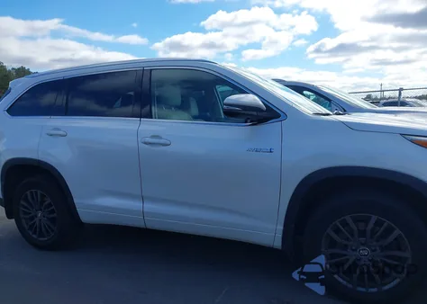 2015 Toyota Highlander Hybrid Limited Platinum V6 z USA, uszkodzony, nr VIN 5TDDCRFH9FS010641